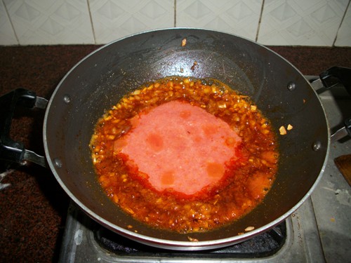 pour in tomato puree