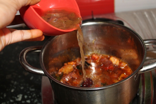 pour tamarind juice for making kara kuzhambu