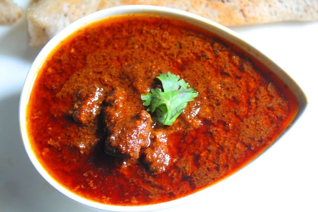 laal maas served with paratha