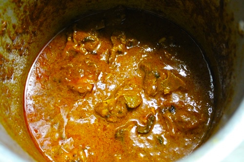 laal maas gravy cooked