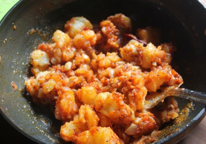 masala coated potatoes