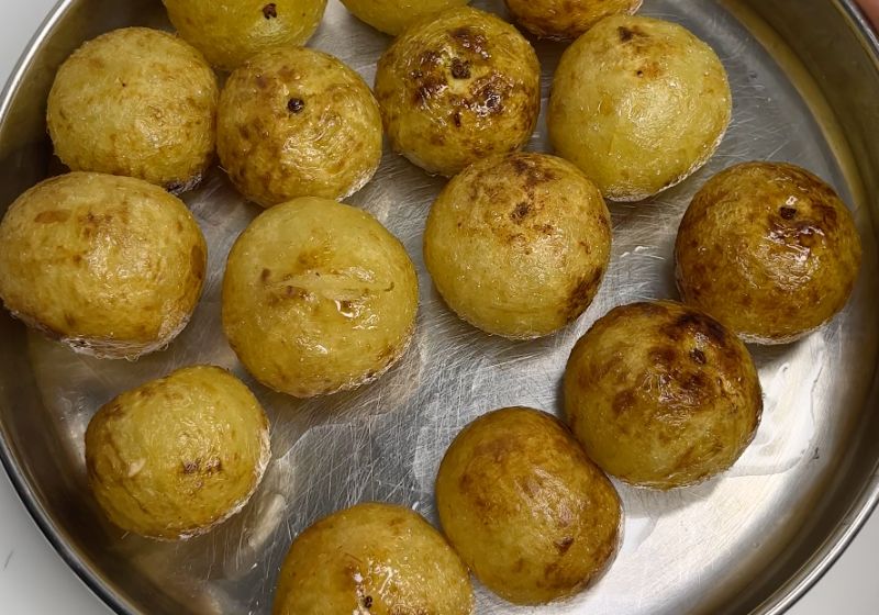 fried gooseberry taken in a plate