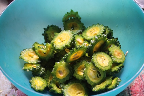 take bitter gourd in a bowl