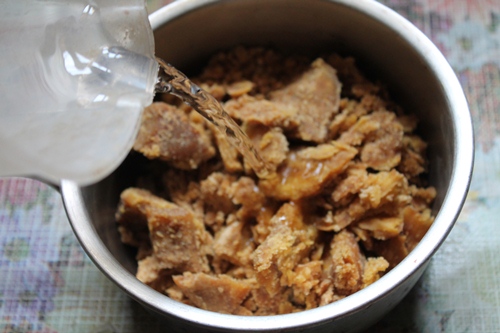 add water to jaggery for making Chakka Varatti