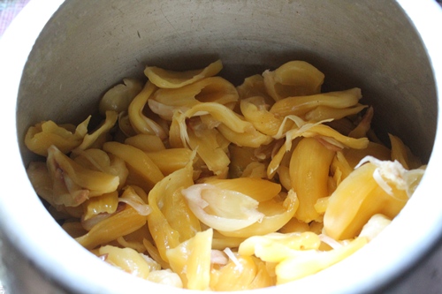 take jackfruit in a cooker