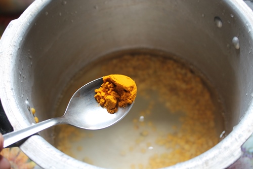 add turmeric powder to dal