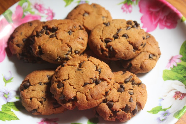 Eggless Chocolate Chip Cookies made with oil and wheat flour