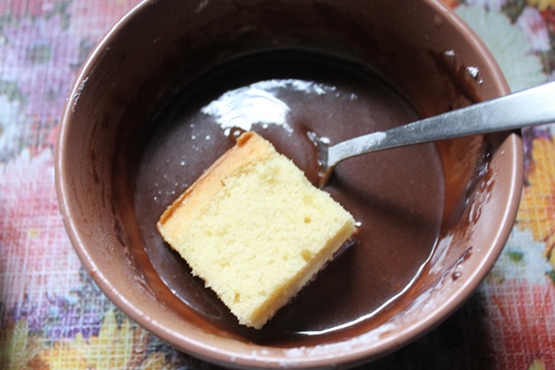 dip cake in the glaze