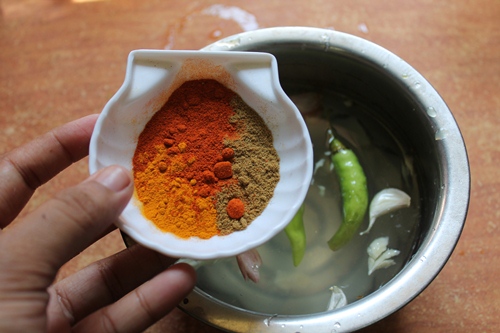 add spice powders to lemon rasam