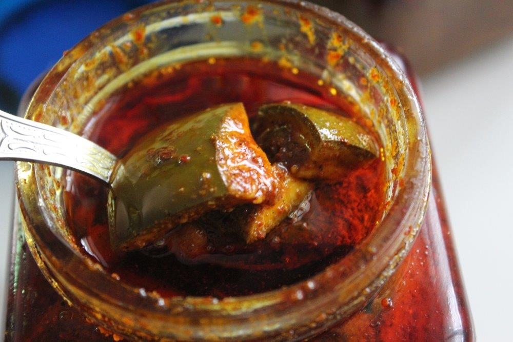 close look of mango pickle and avakaya pickle
