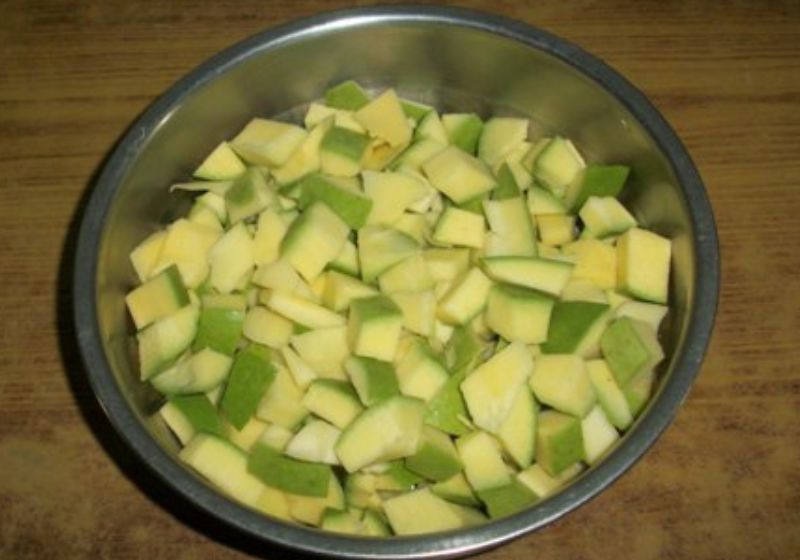 take raw mangoes in a bowl