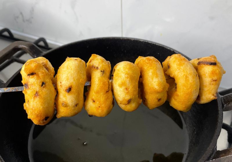 medu vada fried and strained from hot oil