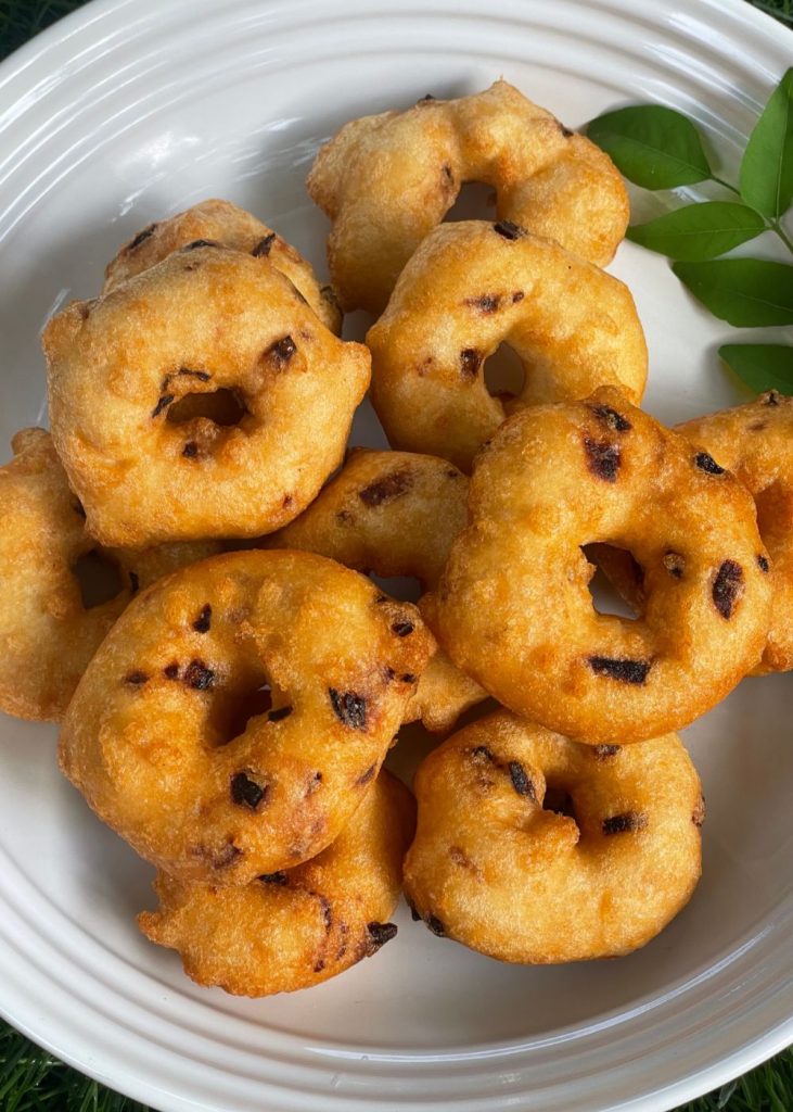 close look crispy medu vada fried and served in a platter