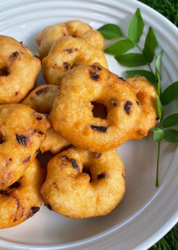 ulundu vada served in a platter