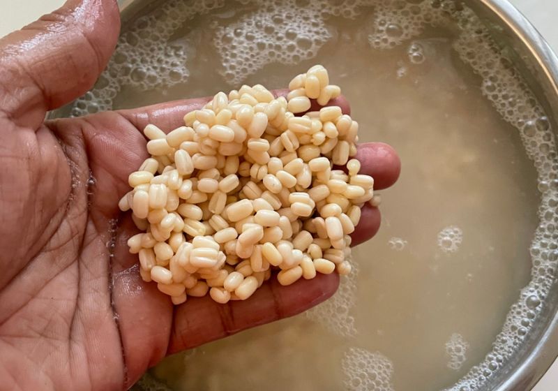 medu vada ingredient urad dal soaked