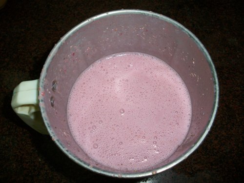 Oats Strawberry Smoothie blended