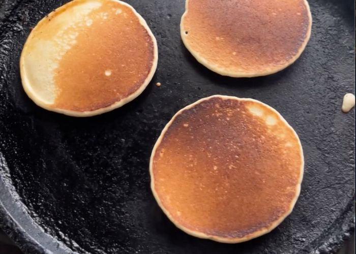 flip and cook pancakes