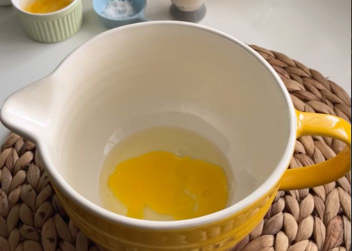 take egg in a mixing bowl