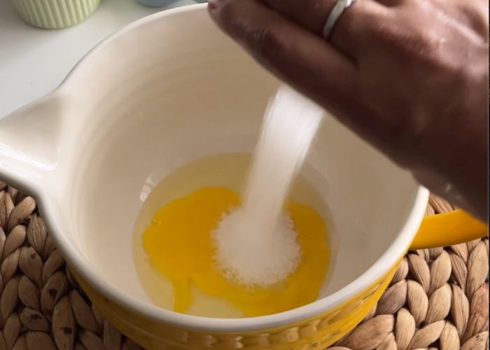 add in sugar to the egg