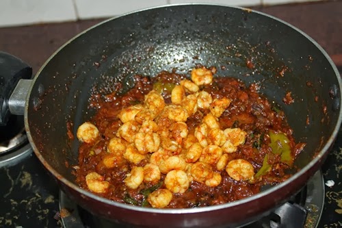 add cooked prawns