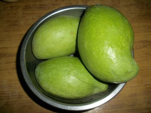 raw mangoes