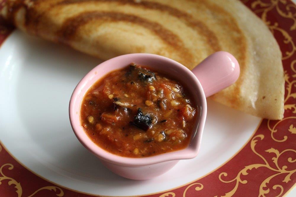 roasted tomato garlic chutney served with dosa