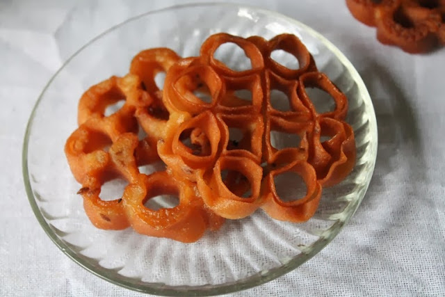 achappam | rose cookies fried and plated