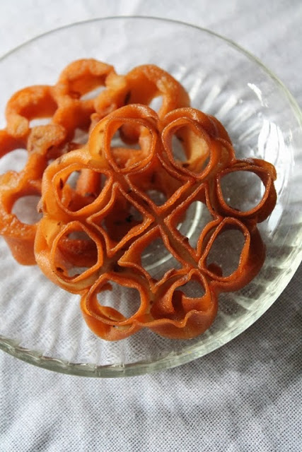 crispy achappam | rose cookies fried and plated 