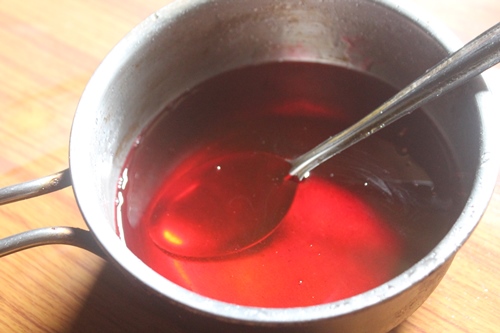 add in pink food colour to make the rose syrup pink