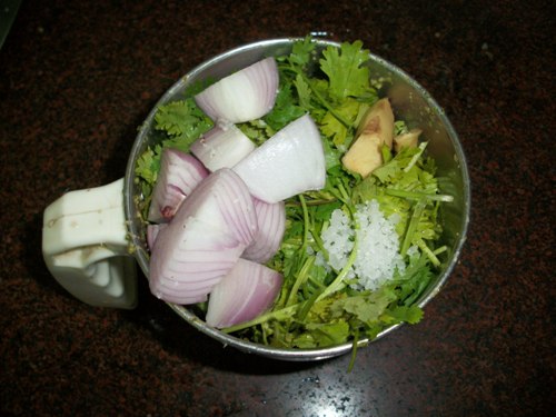 take coriander, onion, salt and ginger in a blender
