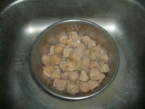 strain soya chunks in colander