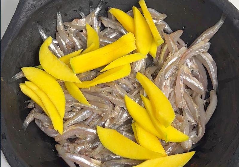 add raw mangoes for making Meen Peera | Nethili Meen Avial 