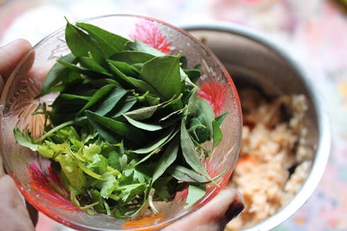 add curry leaves and coriander leaves to soya kheema