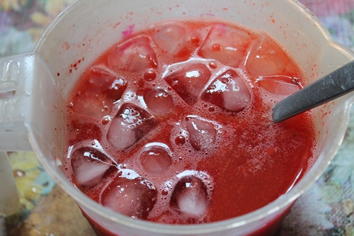 strawberry lemonade ready to serve