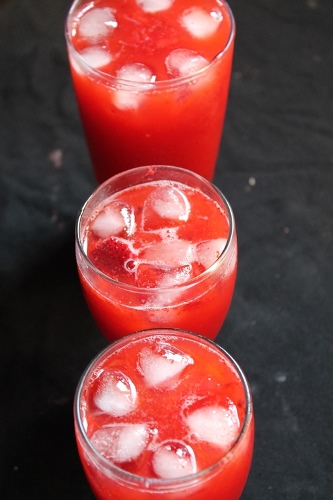strawberry lemonade ready 