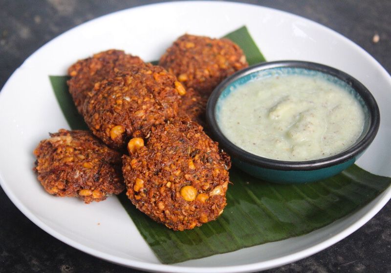 crispy vazhaipoo vadai served with coconut chutney