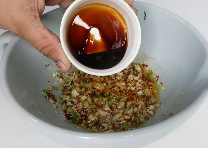 add soy sauce for making chilli oil noodles