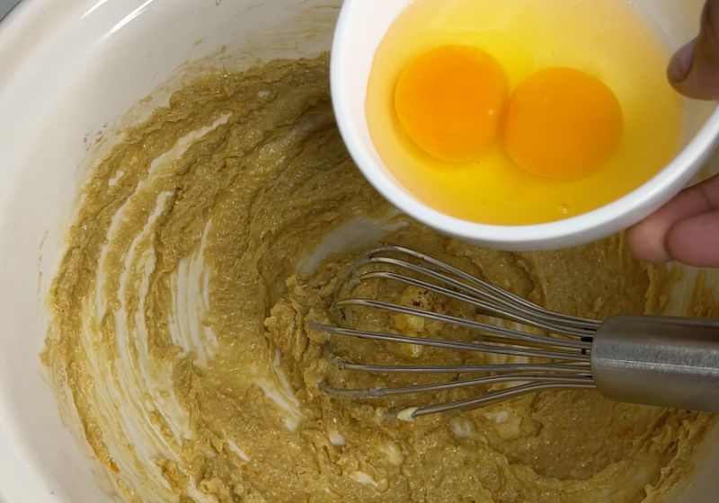 add egg in a bowl