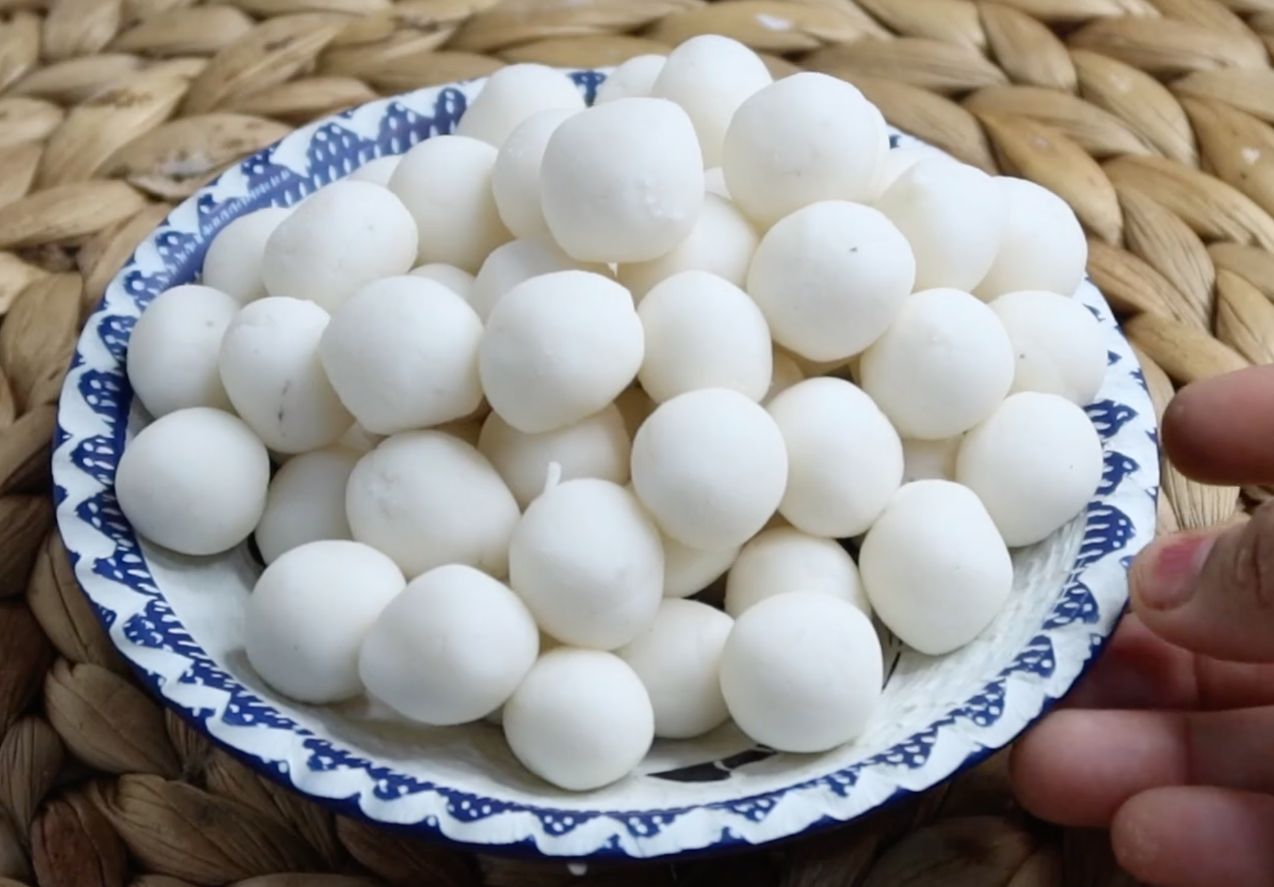 paal kozhukattai balls 