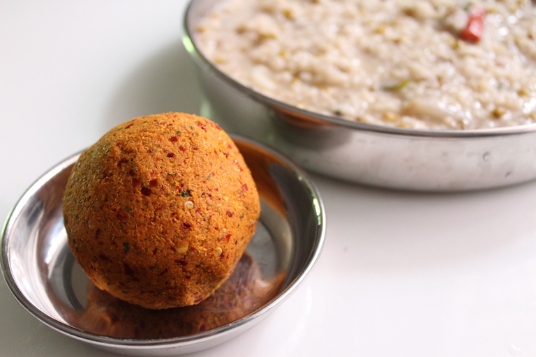 thengai chammanthi shaped into ball and served with rice