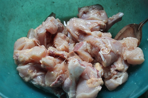 mix chicken with salt, lemon juice and ginger garlic paste