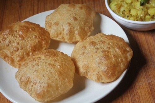 serve poori with aloo bhaji