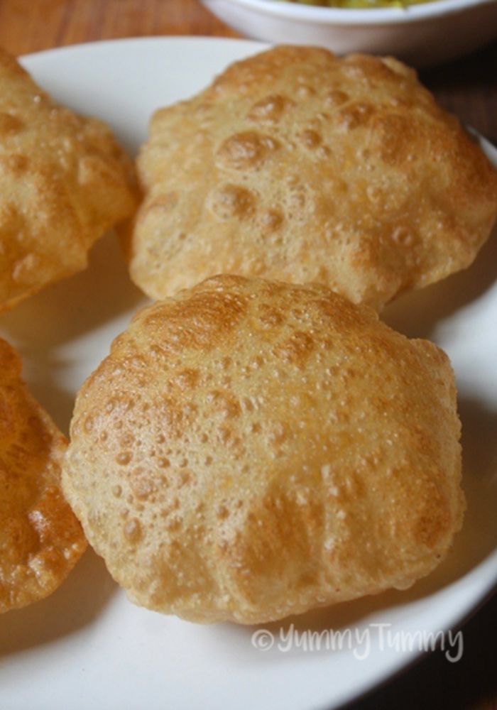 close look of puffed poori