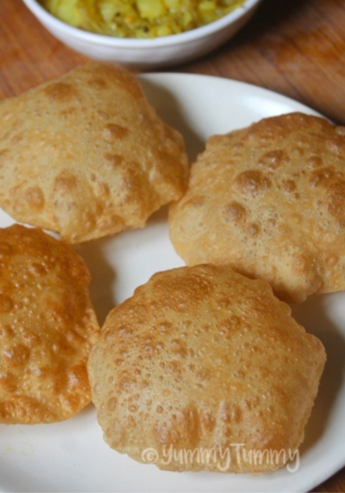 puffed puri with poori masala