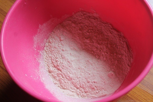 take wheat flour in a bowl