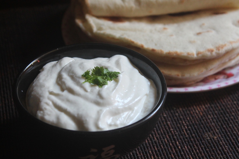 garlic sauce served with pita bread