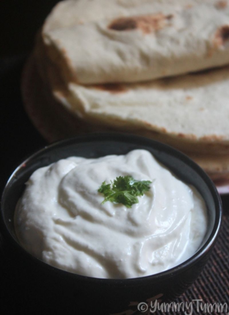 garlic sauce served with pita bread