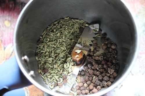 making fresh masala for pressure cooker chicken pulao