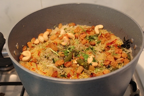 pour the fried nuts along with ghee over the pulao
