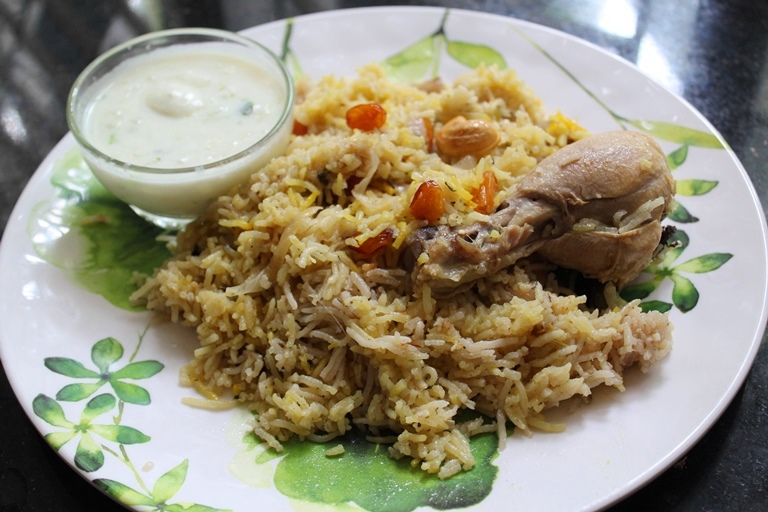 chicken pulao served with onion raita